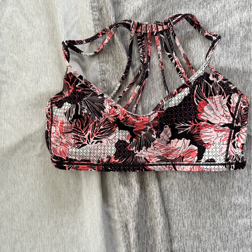 Lululemon sports bra